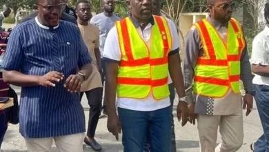 Well secure private partnership Saglemi 1 Mr Nkrumah middle and his entourage inspecting the housing project at Saglemi