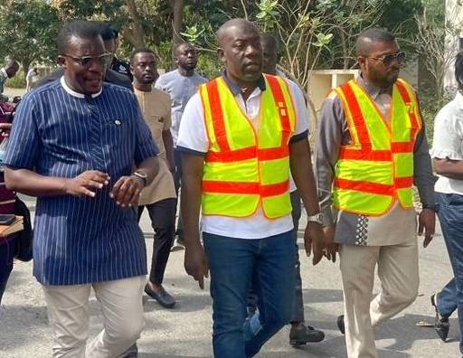 Well secure private partnership Saglemi 1 Mr Nkrumah middle and his entourage inspecting the housing project at Saglemi