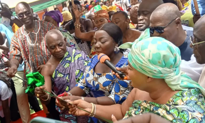 Lady Julia Osei Tutu, Patron of Otumfuo Charity Foundation and spouse to Asante King cutting the tape to the newly constructed 16 bed Maternity facility at Manhyia Government Hospital.