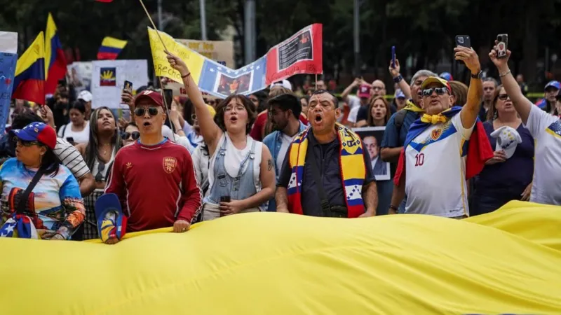 Venezuelans living in Mexico City took to the streets to protest against President Nicolás Maduro being given a third term after last month's election