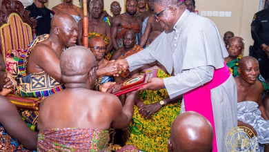 Asantehene Receives Methodist Church Plaque
