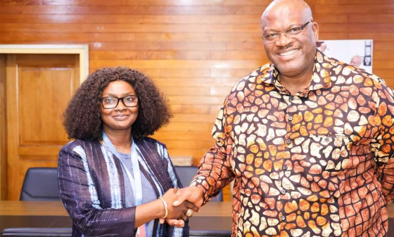 IOM Chief in a hand shake with interior minister of Ghana