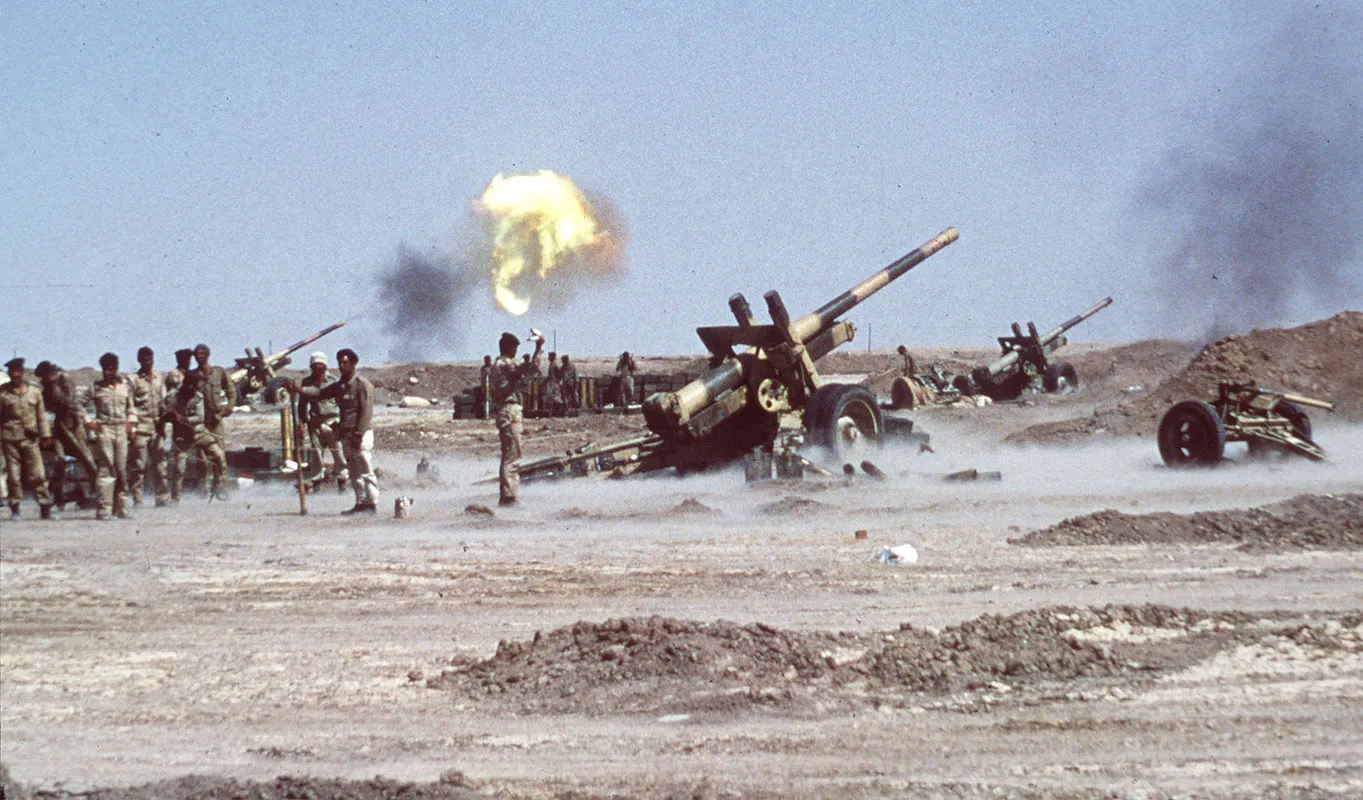 forces Iraqi rocket launchers outskirts Khorramshahr Iran October 1980