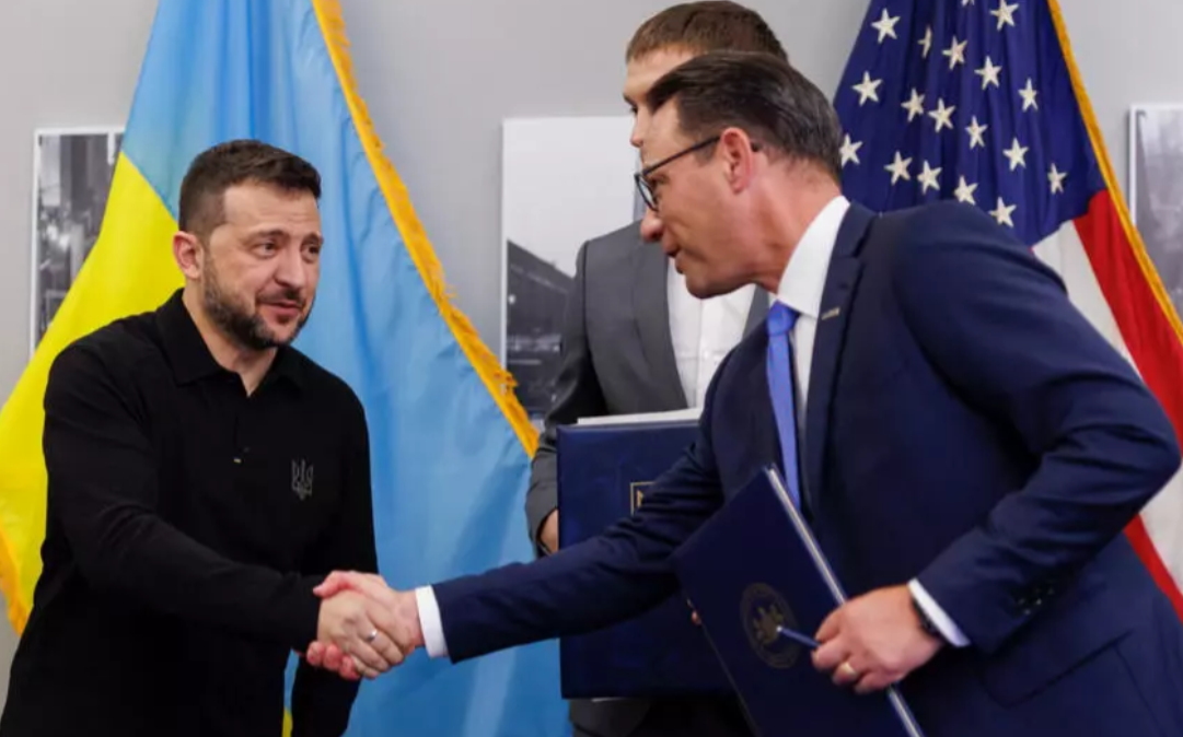 President Zelenskiy shakes hands with Pennsylvania governor Josh Shapiro