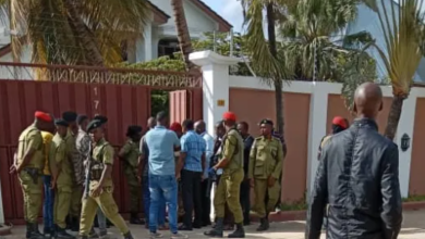 Tanzanian police raiding Chadema's deputy chairman Tundu Lissu's house on Monday