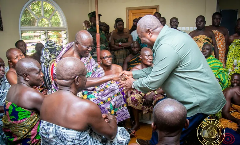 Mahama with the Asantehene