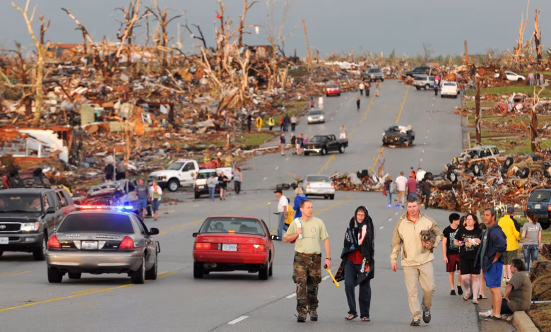 tornadoes, dust storms, and wildfires hit USA