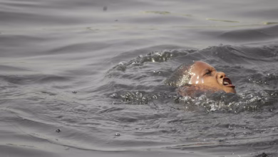 Drown in river