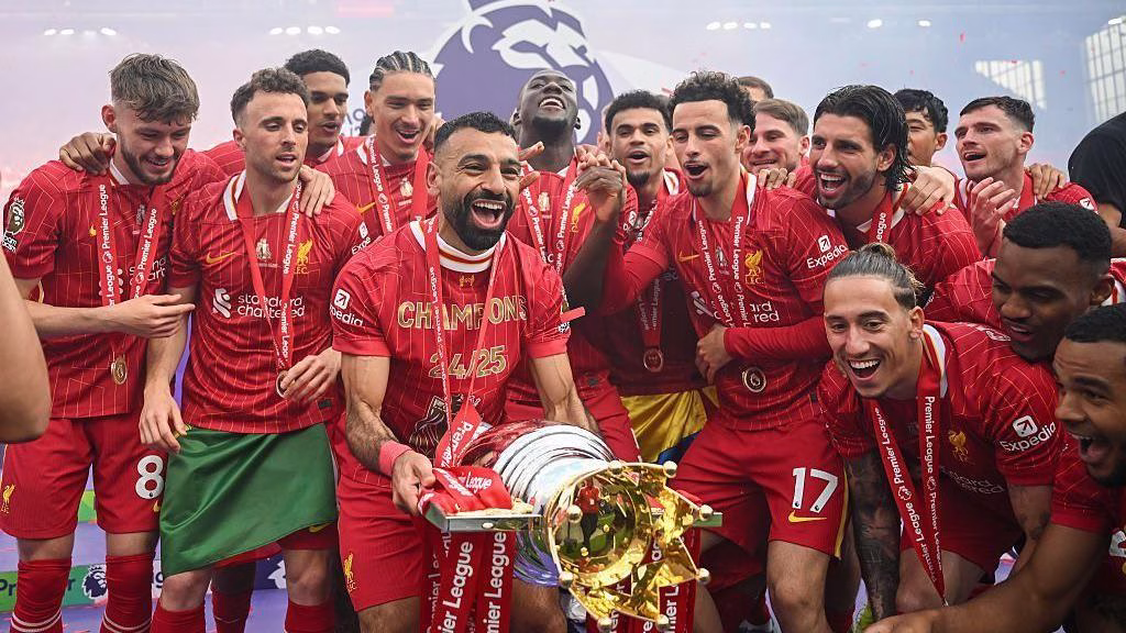 Liverpool begin title defence