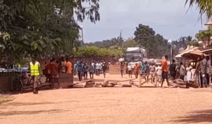 youth block Samreboi roads