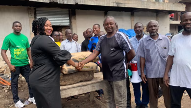 Amansie Rural Bank donates to Adum Traders