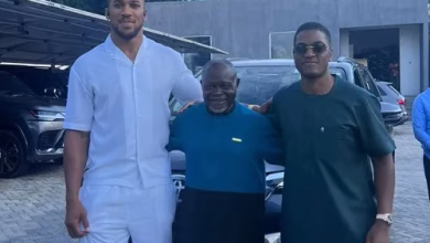 Ibrahim Mahama gifts Azumah Nelson Toyota Fortuner